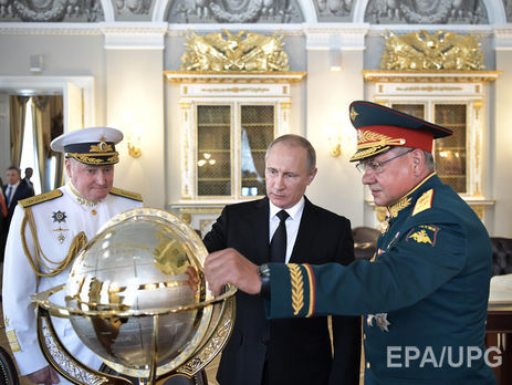 На репетиции парада Шойгу ушел во время приветствия, когда адмирал назвал его верховным главнокомандующим. Видео