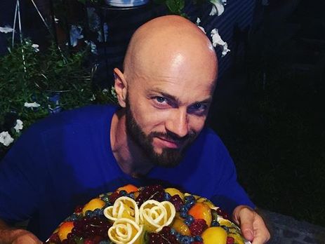 Яма показал голое тело в душе