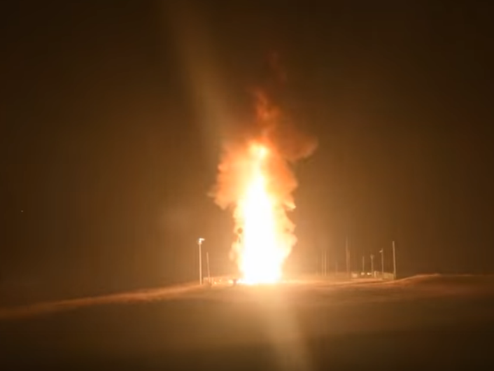 ﻿США випробували міжконтинентальну балістичну ракету Minuteman III. Відео