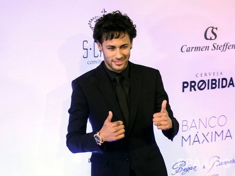 Неймар перешел в ПСЖ и стал самым дорогим футболистом в истории