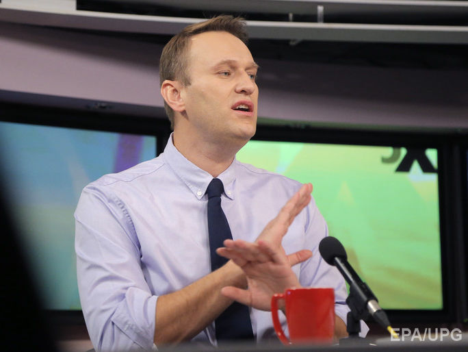 Суд продлил испытательный срок для Навального на один год