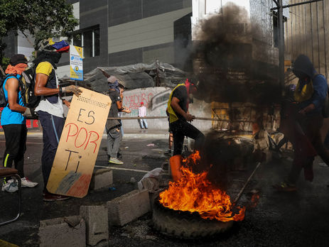 ﻿У Венесуелі поліція розігнала марш протесту проти початку роботи конституційної асамблеї
