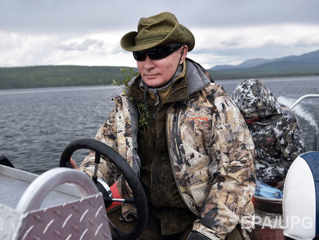 Путин порыбачил и поохотился под водой в Туве. Фоторепортаж