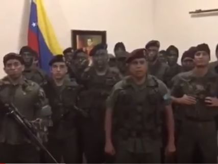 ﻿Влада Венесуели заявила про придушення повстання на військовій базі
