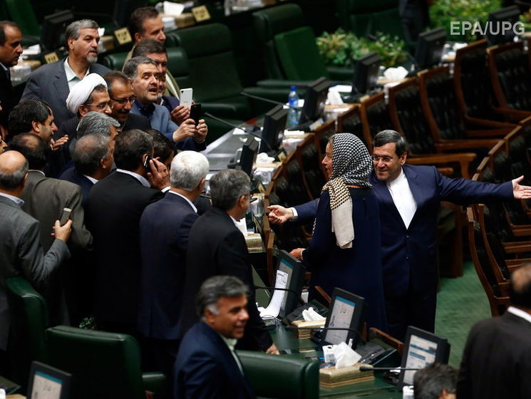 ﻿Депутатів парламенту Ірану розкритикували за селфі з Могеріні