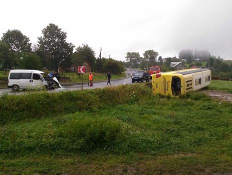 На трассе Киев – Чоп в ДТП попал туристический автобус, один погибший, семеро пострадавших