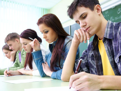 В Латвии выпускникам школ запретят сдавать экзамены на русском языке