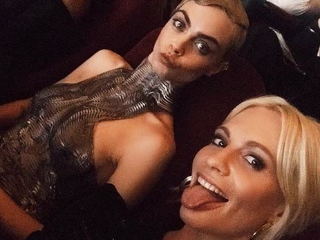 Делевинь с сестрой купили дом у Лето