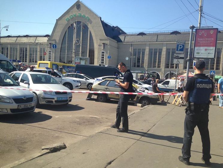 На вокзале в Киеве неизвестные открыли стрельбу