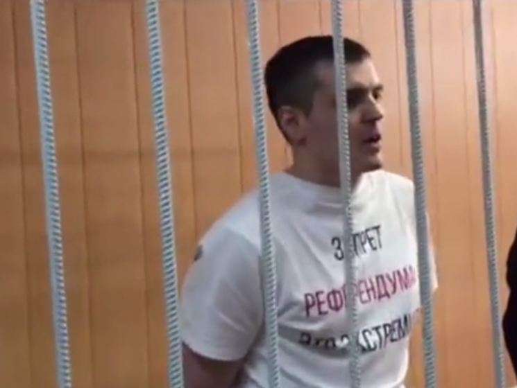 Журналиста РБК приговорили к трем с половиной годам лишения свободы за призывы к референдуму