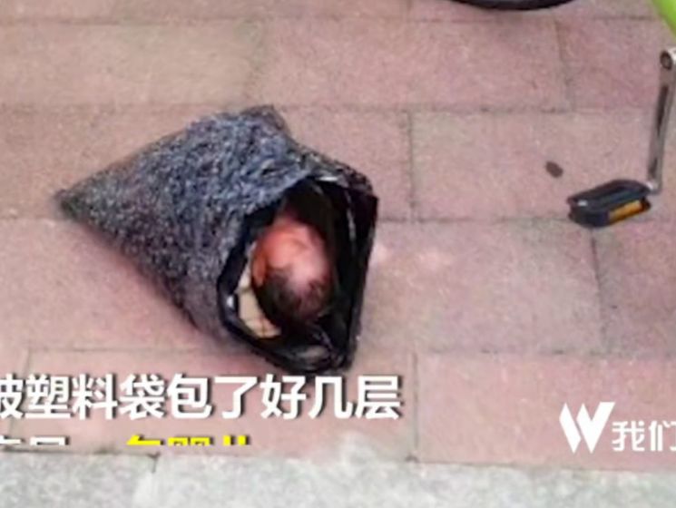﻿Жителька Китаю передала дитину в притулок кур'єром