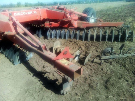 В Донецкой области на мине подорвался трактор, ранен мужчина – полиция