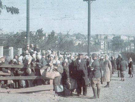 Киевлянка Хорошунова в дневнике 1943 года: Нам сказали, всех заключенных из Сырецкого лагеря вывозят в Польшу или в Германию