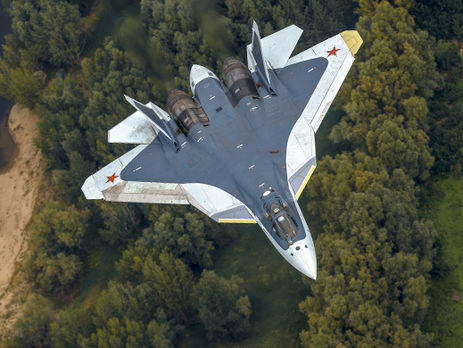 Первый серийный российский истребитель пятого поколения получил название Су-57