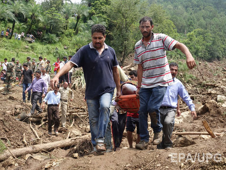 В Индии на автомагистраль сошел оползень, как минимум 46 человек погибло