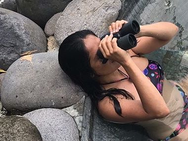 Хайек показала фигуру в купальнике 