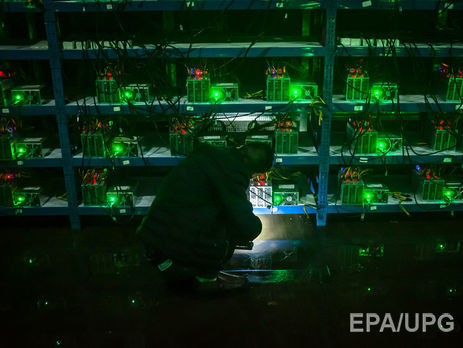 Курс биткоина продолжает бить рекорды, превысив $4000