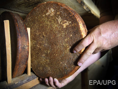 В Швейцарии обнаружили головку сыра возрастом 142 года