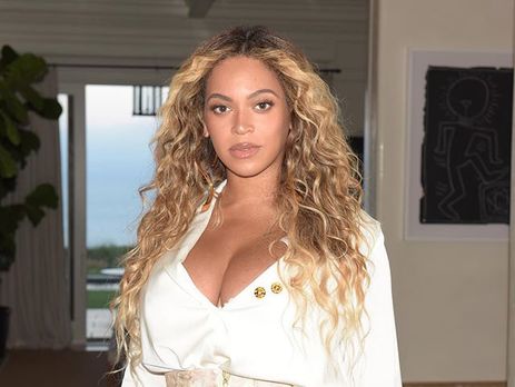 Опубликовано фото Бейонсе, катающейся на роликах