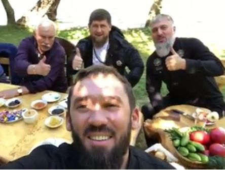 Губернатор Санкт-Петербурга перед матчем "Зенита" с чеченским "Ахматом" скандировал: "Ахмат &ndash; сила!" Видео