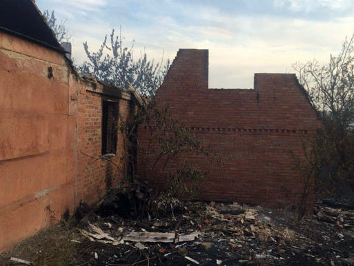 В Верхнеторецком из-за артобстрела со стороны боевиков сгорели 10 домов