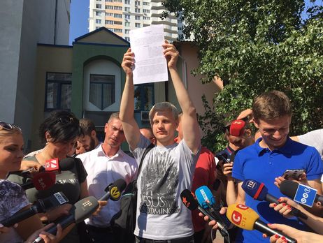 Прокуратура проверяет, является ли блогер, которого ударил Шабунин, журналистом