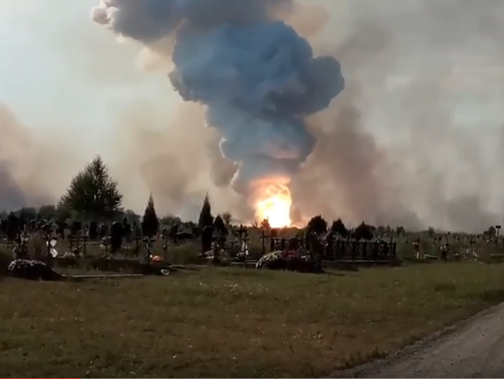 ﻿В окупованому Донецьку на заводі хімічних виробів сталася пожежа. Відео