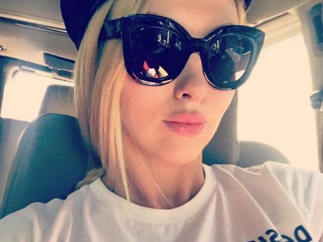 Полякова засветила белье в рваных джинсах