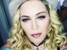 Мадонна отпраздновала 59-летие костюмированной вечеринкой. Фоторепортаж