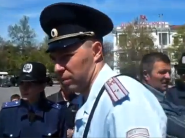 Московским полицейским не удалось разогнать митинг в Севастополе. Видео