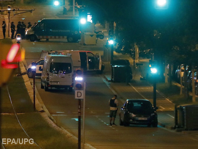 ﻿У поліції Барселони заявили, що серед затриманих у справі про теракт у Барселоні немає водія мікроавтобуса