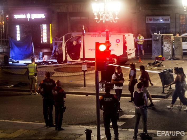 ﻿Після атаки в Барселоні у Twitter провели флешмоб, щоб перешкодити терористам відстежувати дії поліції