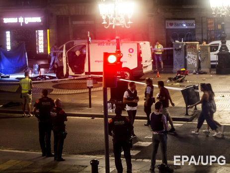 Полиция задержала трех подозреваемых в совершении теракта в Барселоне