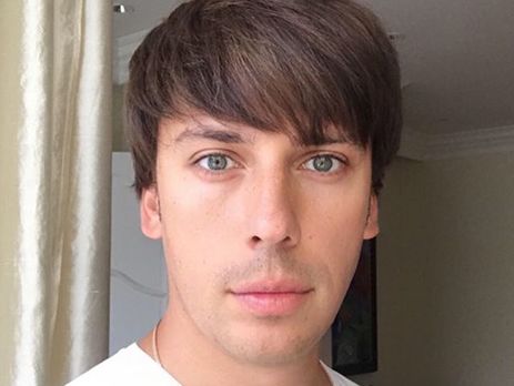 Галкин показал семейную прогулку с женой и детьми