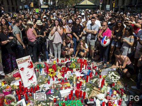 В Барселоне прошло многотысячное шествие в память жертв теракта. Фоторепортаж