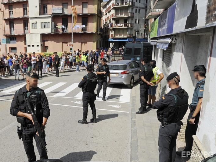 Несколько подозреваемых в причастности к терактам в Каталонии могут скрываться во Франции &ndash; Reuters