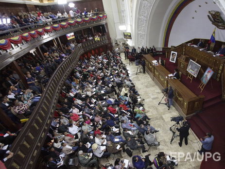 В Венесуэле конституционная ассамблея лишила полномочий парламент