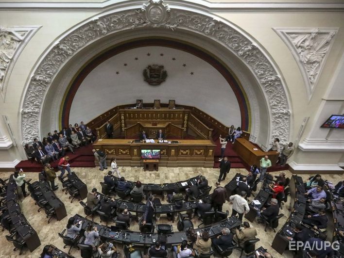 ﻿Парламент Венесуели відмовився розпускатися