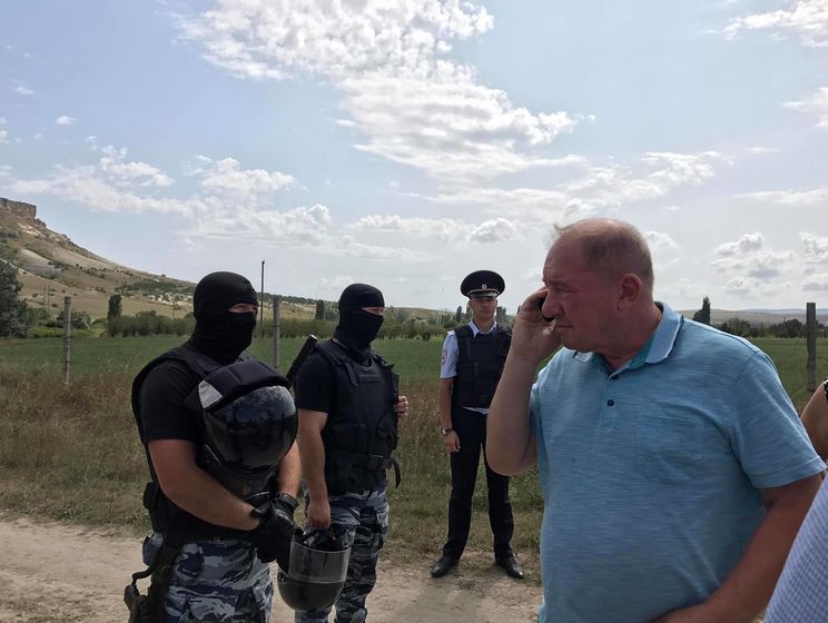 ﻿Кримські татари провели пам'ятний захід, якому заважали окупанти, в іншому місці – активіст Смедляєв