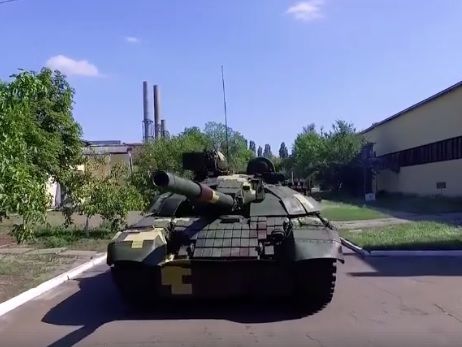 ﻿Порошенко презентував модернізований танк Т-72А. Відео