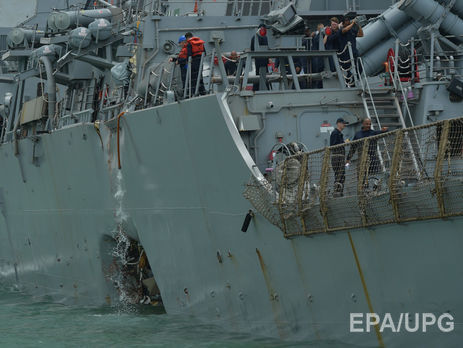﻿Американський есмінець USS John S. McCain зіткнувся з танкером біля Сінгапуру. Фоторепортаж