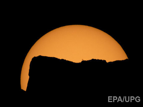 ﻿У США спостерігають за повним сонячним затемненням. Трансляція