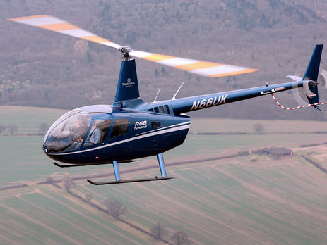 В России вертолет врезался в скалу, погиб пилот