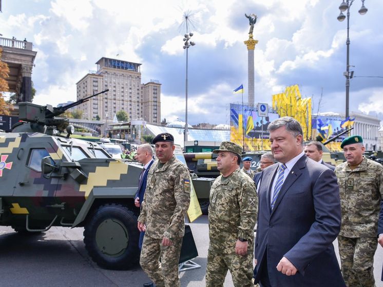 ﻿Порошенко: Найміцніше "залізо" в українській армії – те, з якого зроблені наші воїни