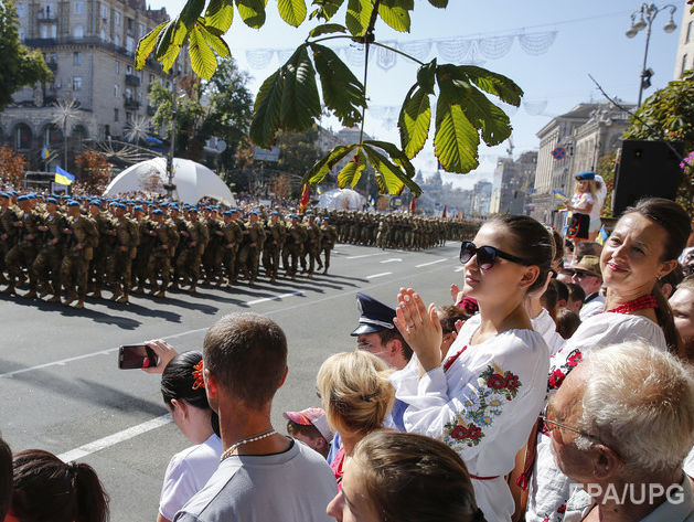 В центре Киева проходит военный парад по случаю Дня Независимости Украины. Трансляция