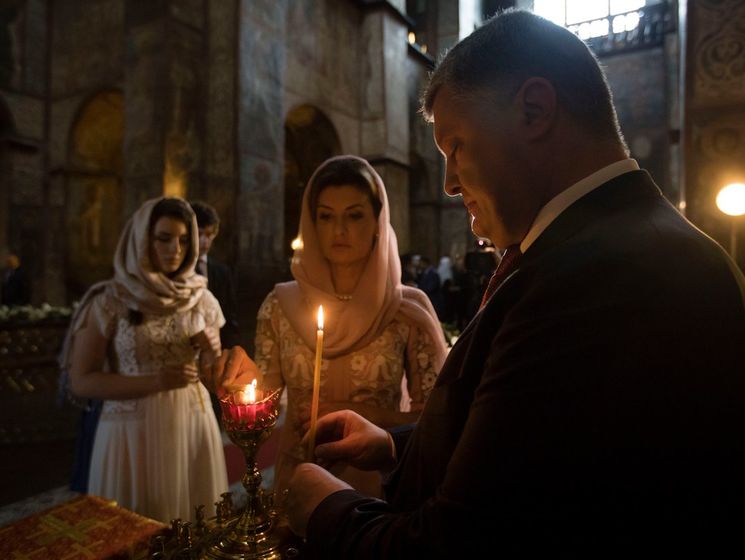 ﻿Порошенко із сім'єю взяв участь у "Молитві за Україну". Відео