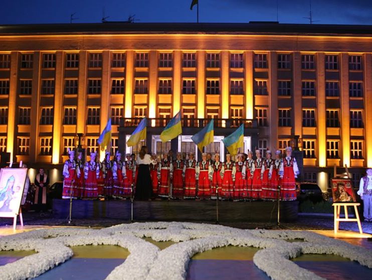 В Ужгороде начали праздновать День Независимости в 6.00