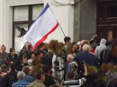 Луганские сепаратисты взяли штурмом здание облгосадминистрации