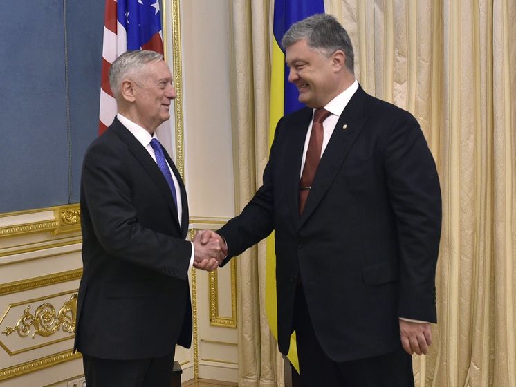 ﻿Порошенко про летальне озброєння: Обговорення військової допомоги США Україні до ухвалення остаточного рішення вимагає тиші