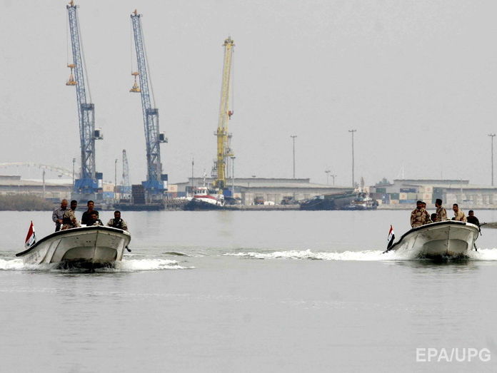 На затонувшем иракском судне найдены тела 16 матросов
